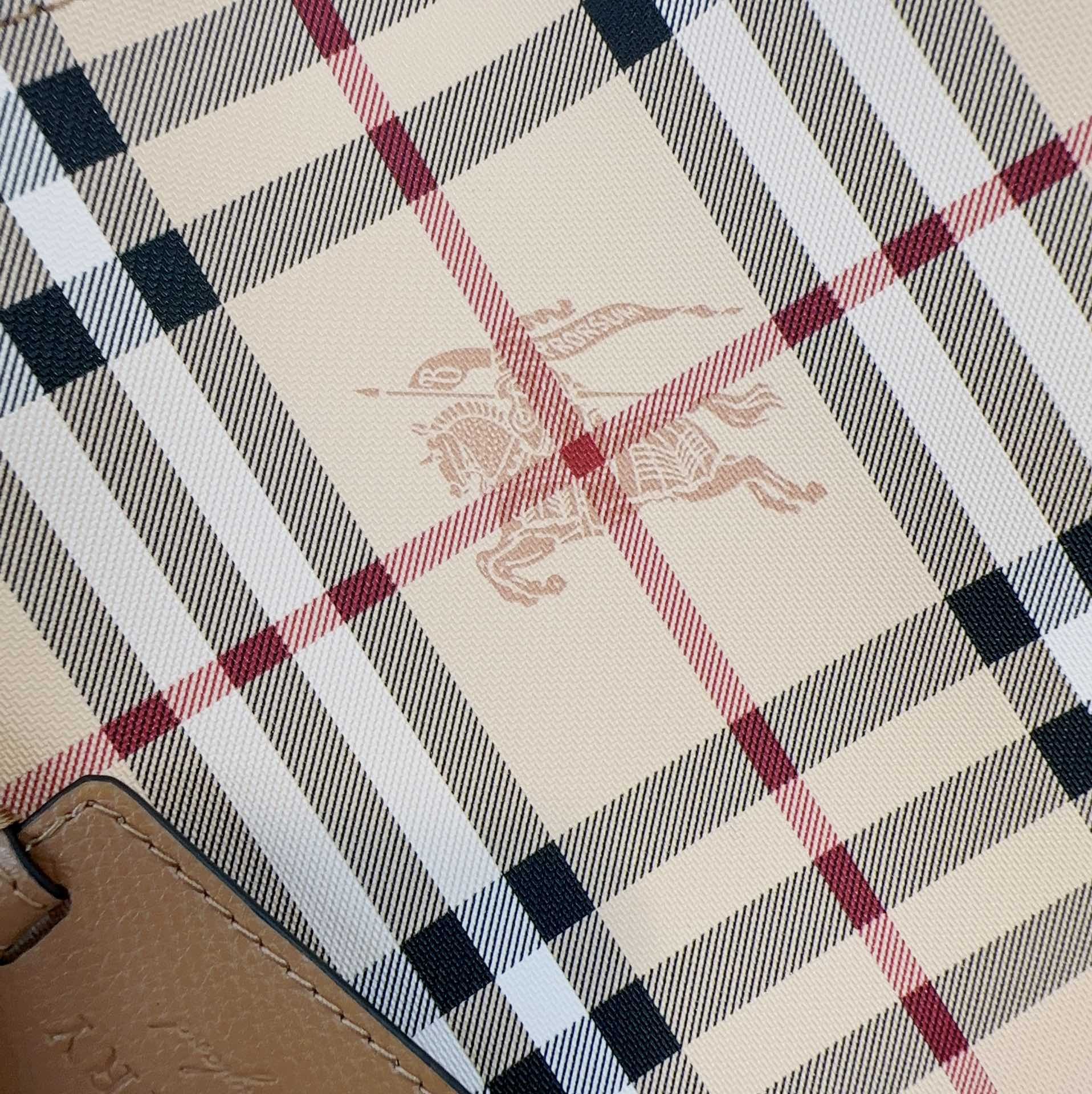 버버리 헤이마켓 론 체크 버킷백