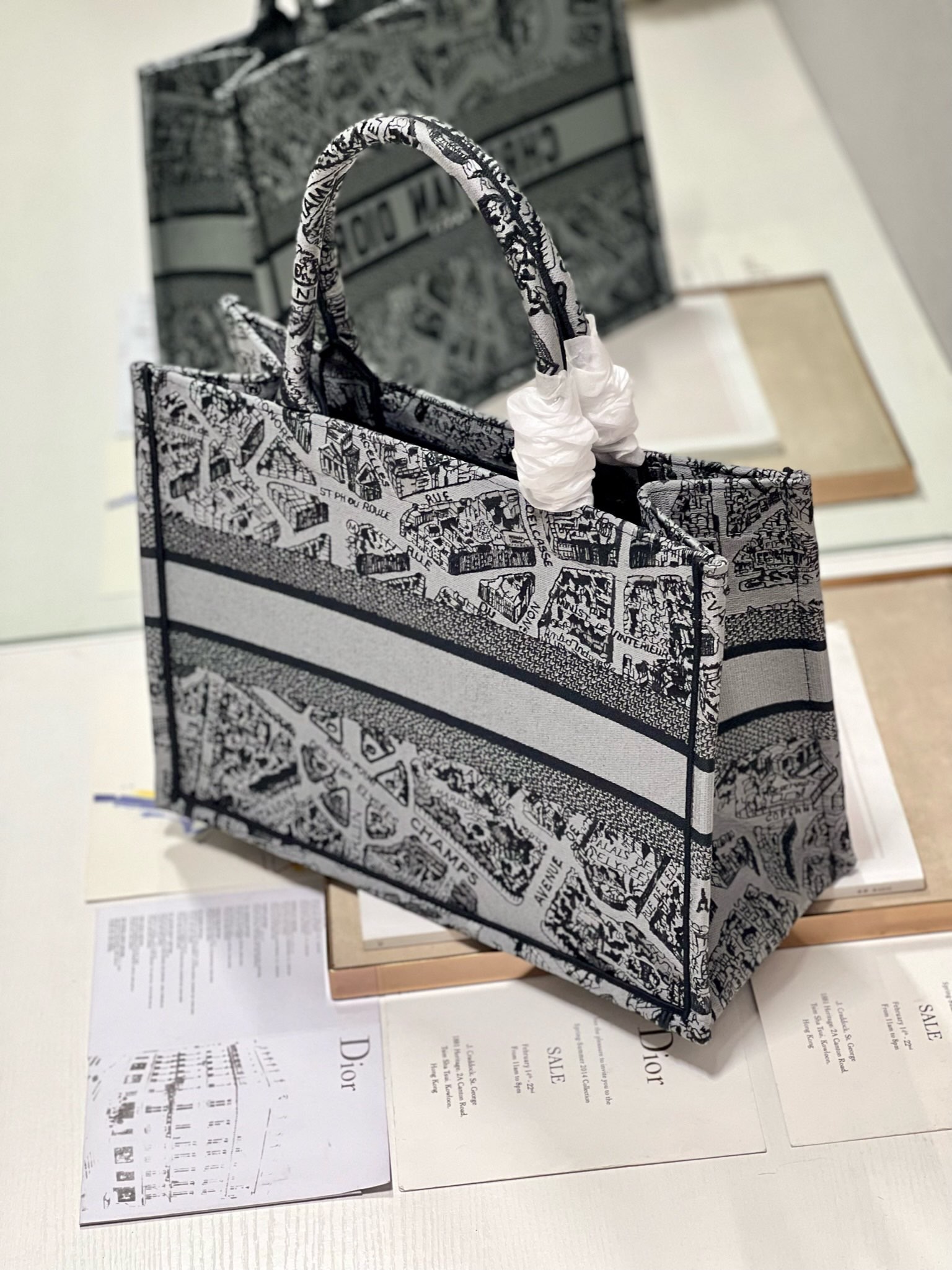 디올 북 토트백 미듐