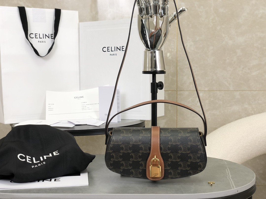 [CELINE-셀린느]  타부 스트랩 클러치 - 트리옹프 캔버스 & 카프스킨 탠  [백경]