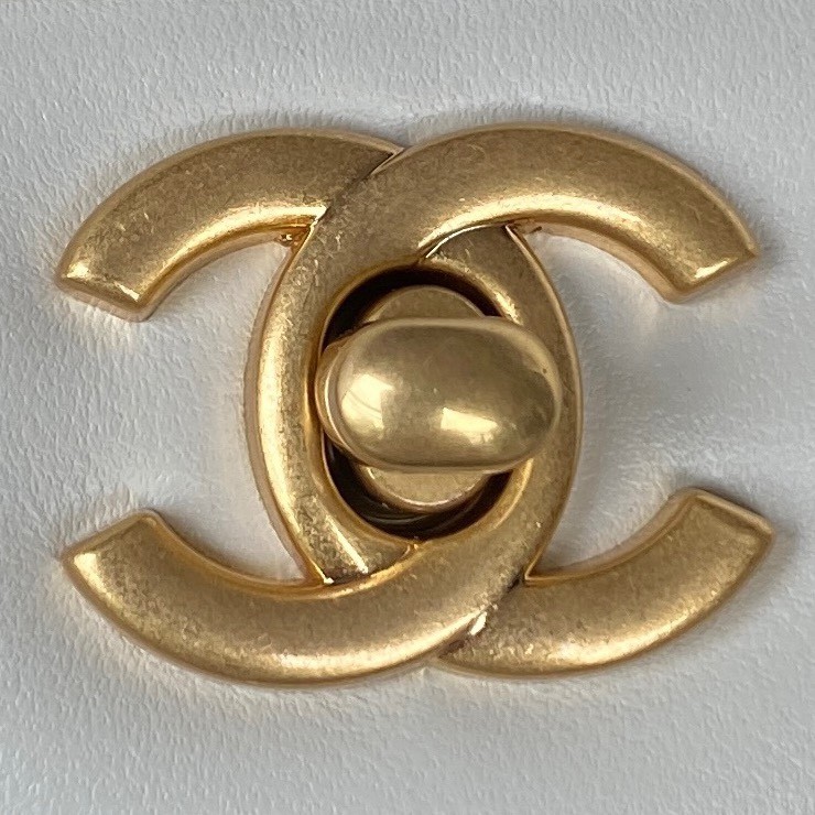 샤넬 뉴미니 탑핸들 램스킨 금장 플랩백 (화이트)