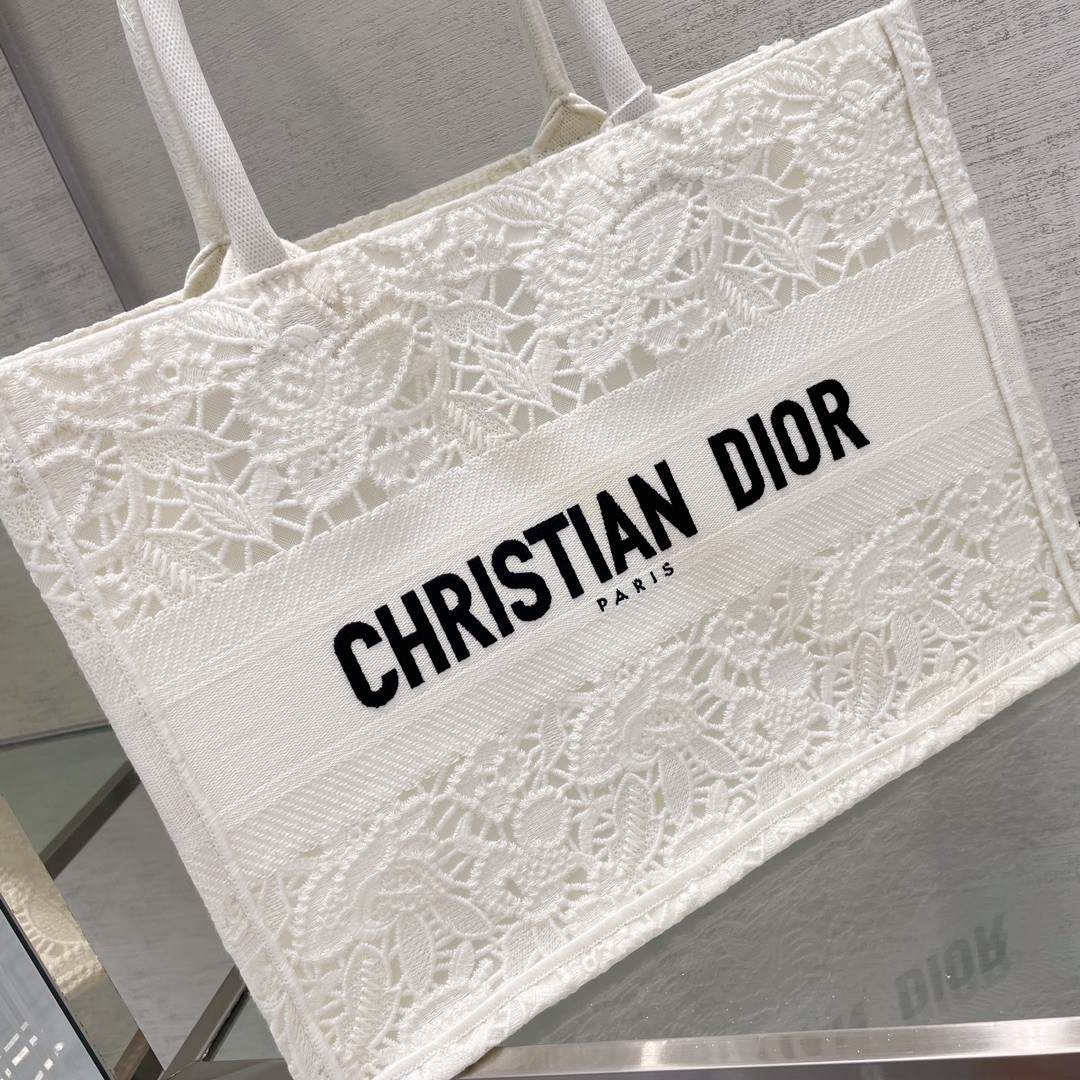 디올 북토트 자수 레이스 미듐 (화이트)