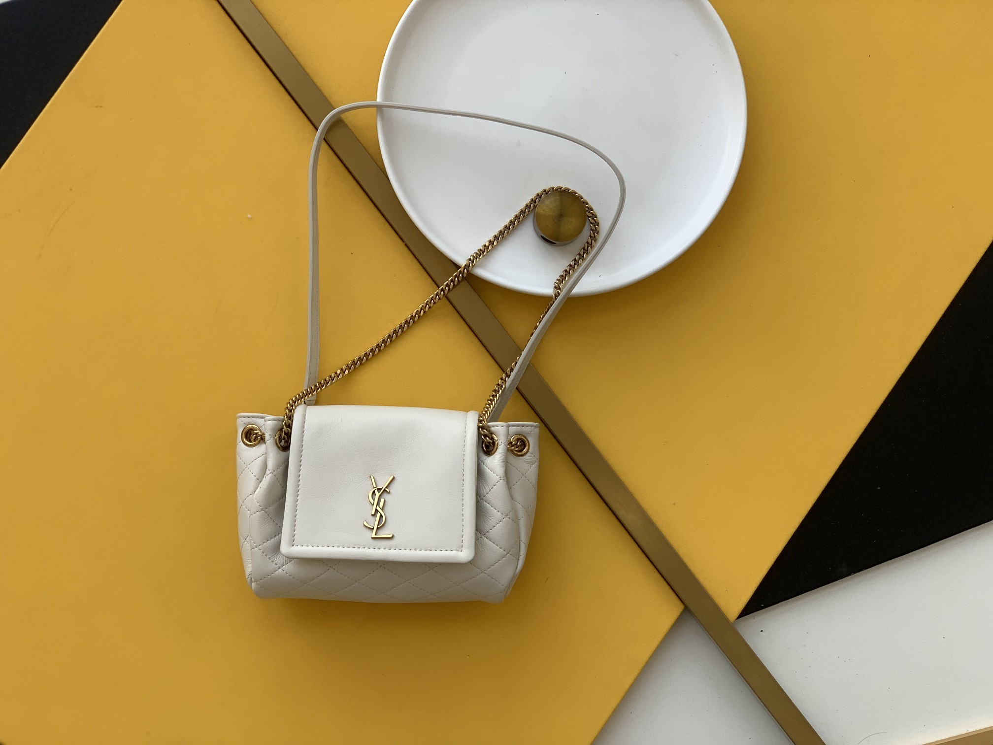 세인트로랑 노리타 체인 램스킨 숄더백 (화이트)