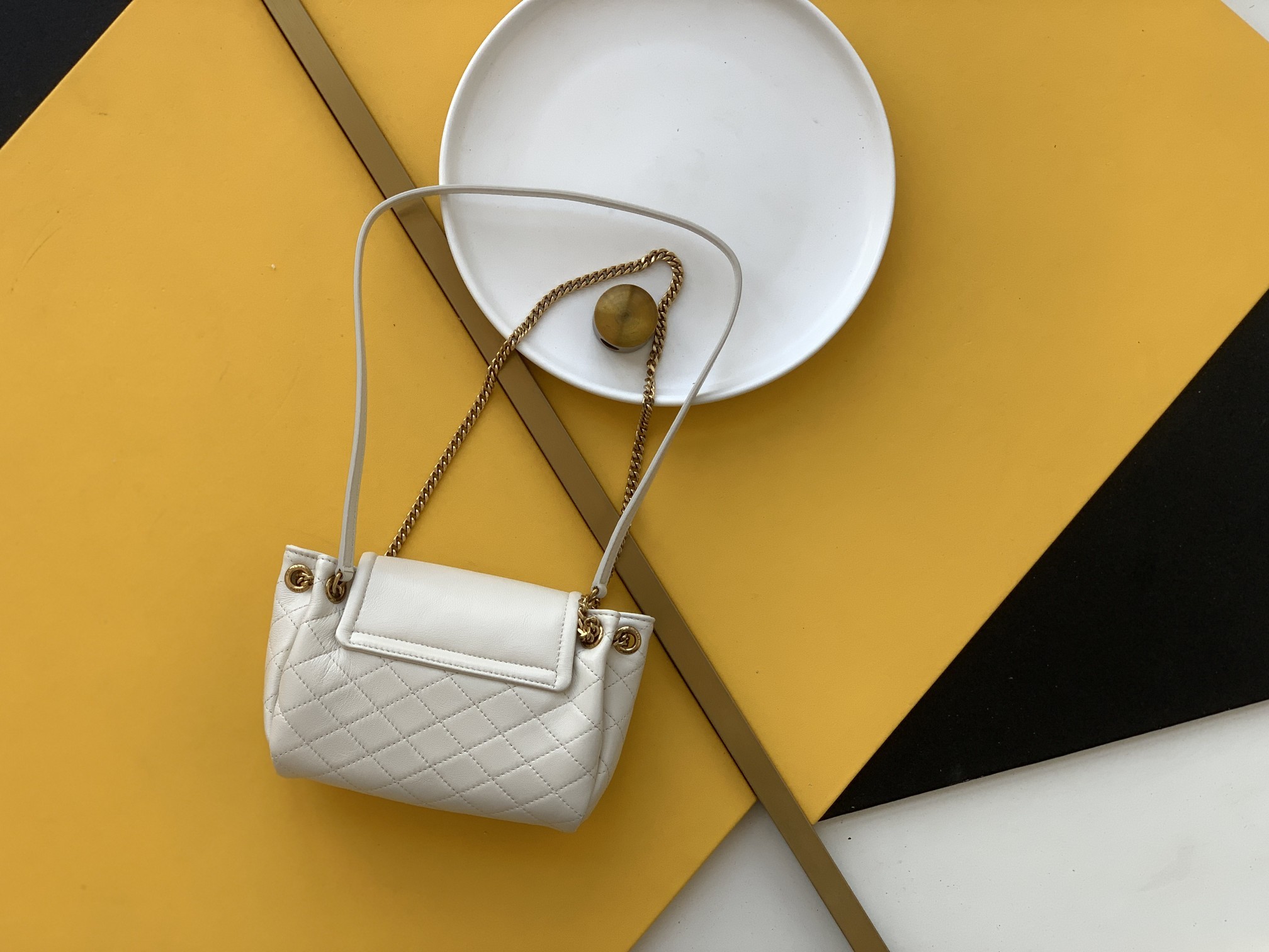 세인트로랑 노리타 체인 램스킨 숄더백 (화이트)