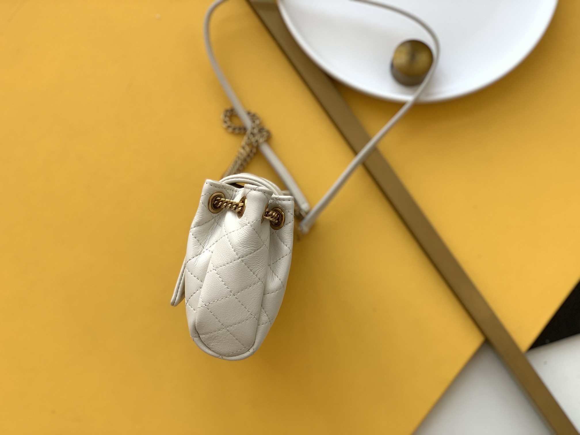 세인트로랑 노리타 체인 램스킨 숄더백 (화이트)