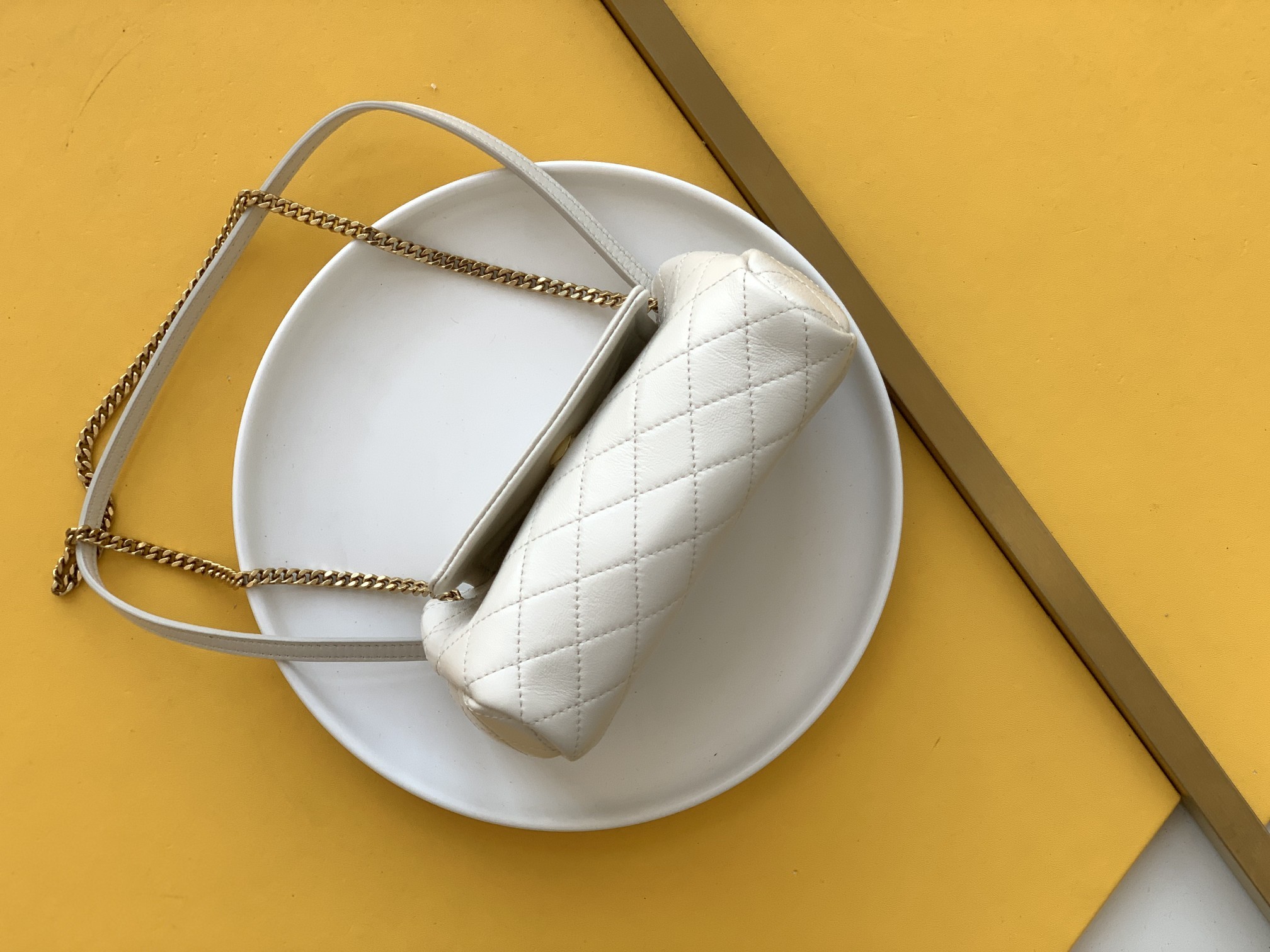 세인트로랑 노리타 체인 램스킨 숄더백 (화이트)