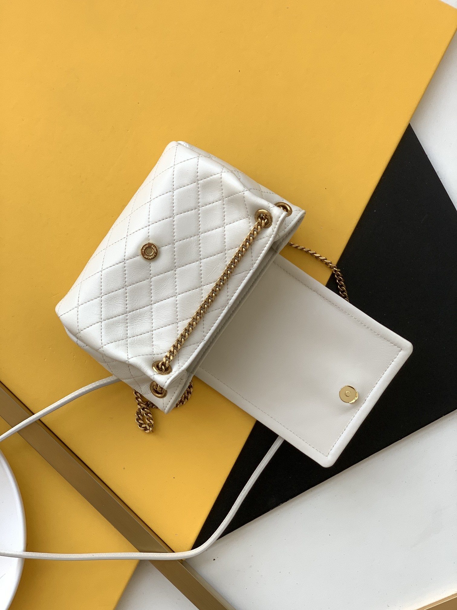 세인트로랑 노리타 체인 램스킨 숄더백 (화이트)