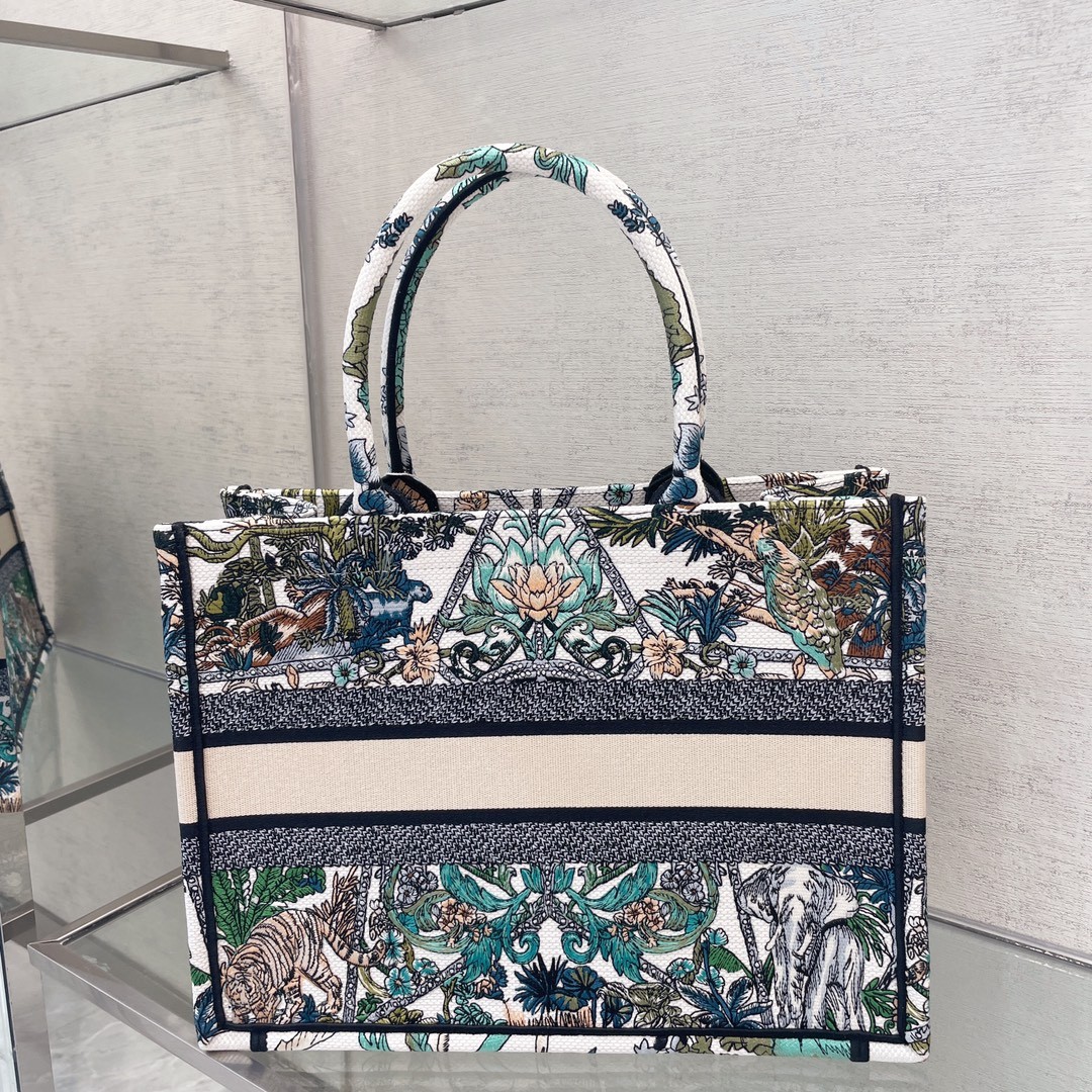 디올 북토트 Maria Grazia Chiuri 미듐