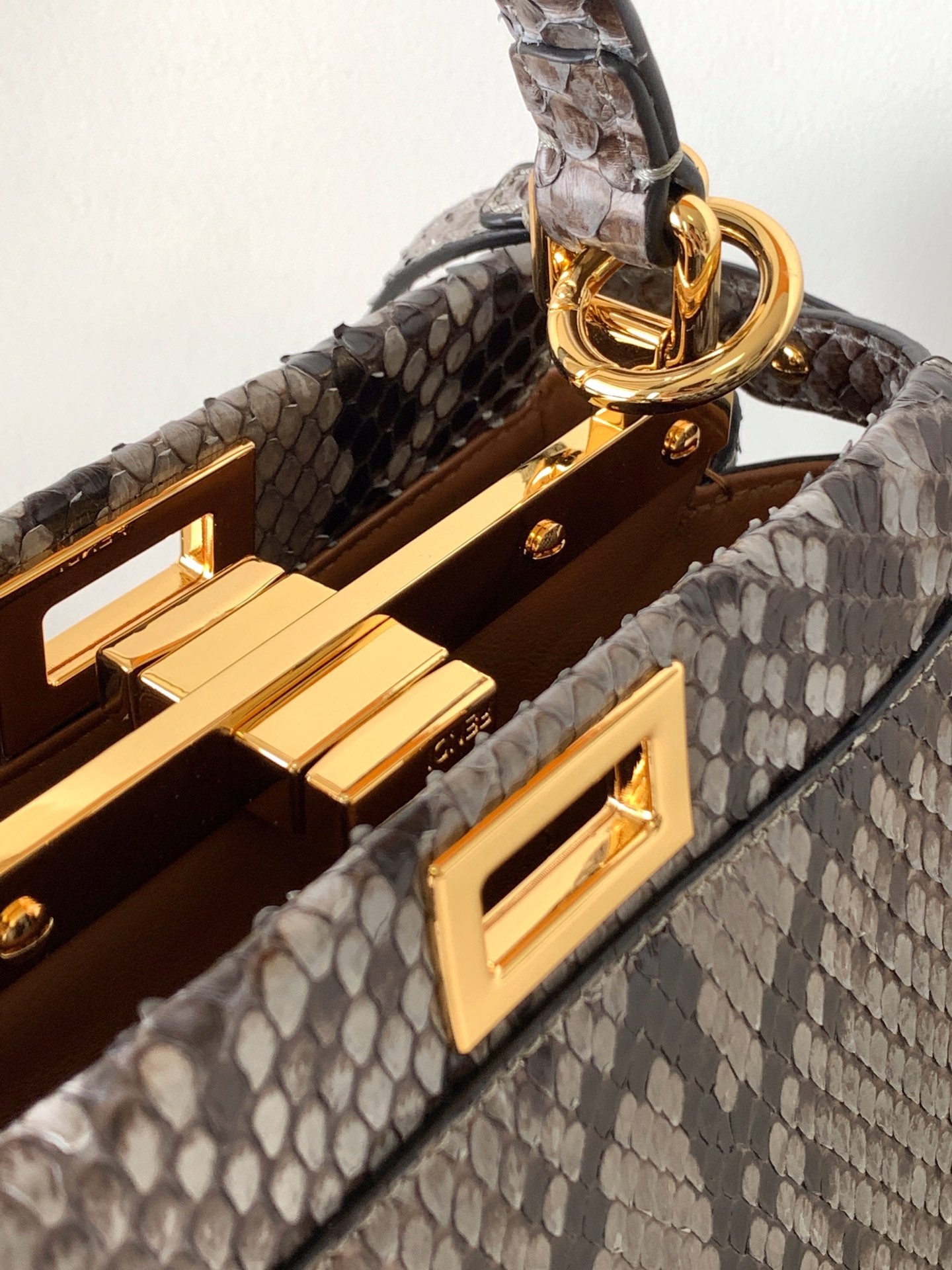 펜디 FENDI Peekaboo 토트 백