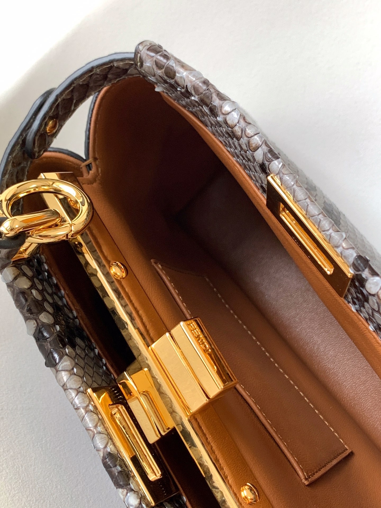 펜디 FENDI Peekaboo 토트 백