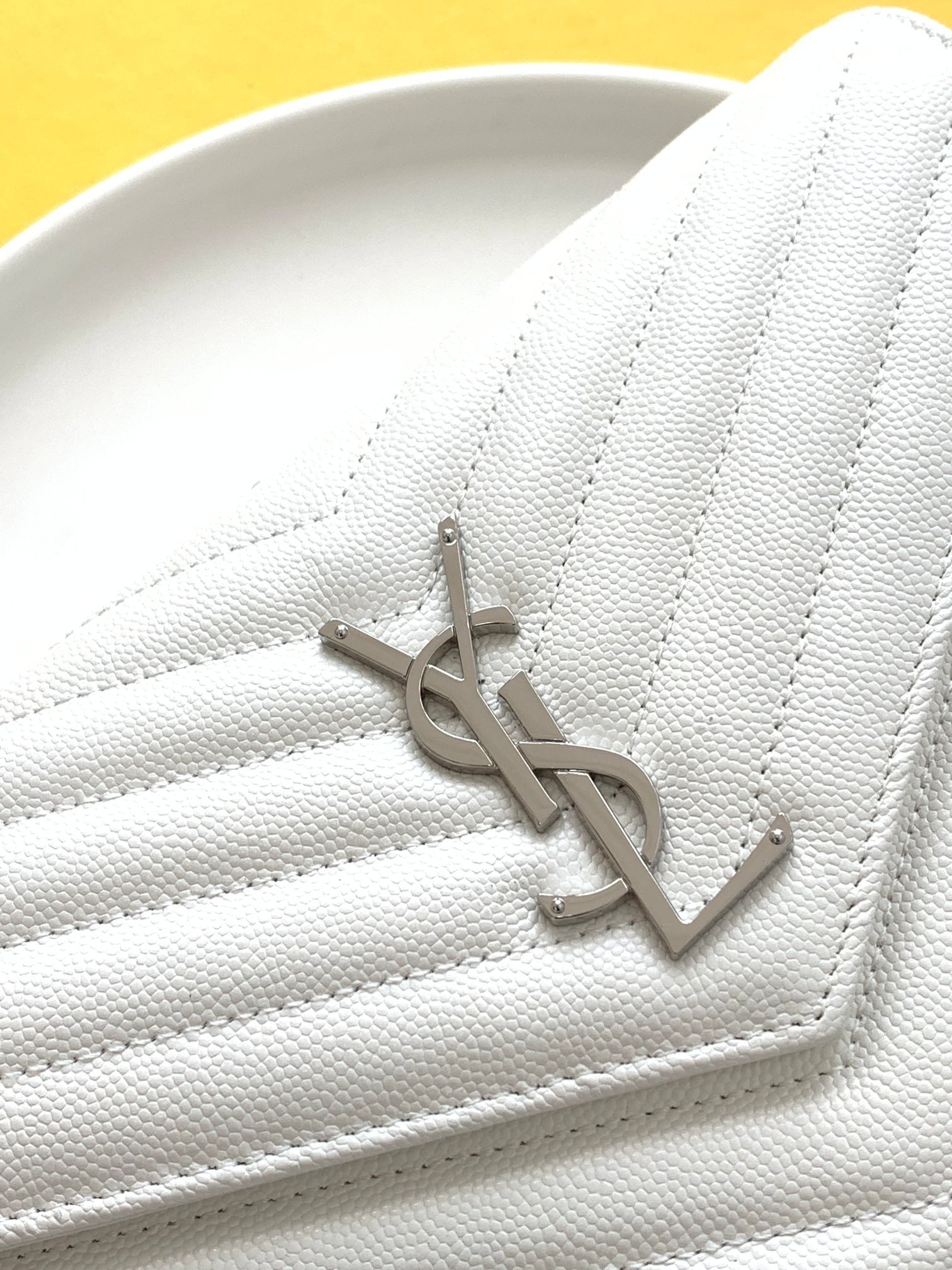 세인트로랑 YSL 로고 모노그램 체인 숄더백 화이트 (은장)