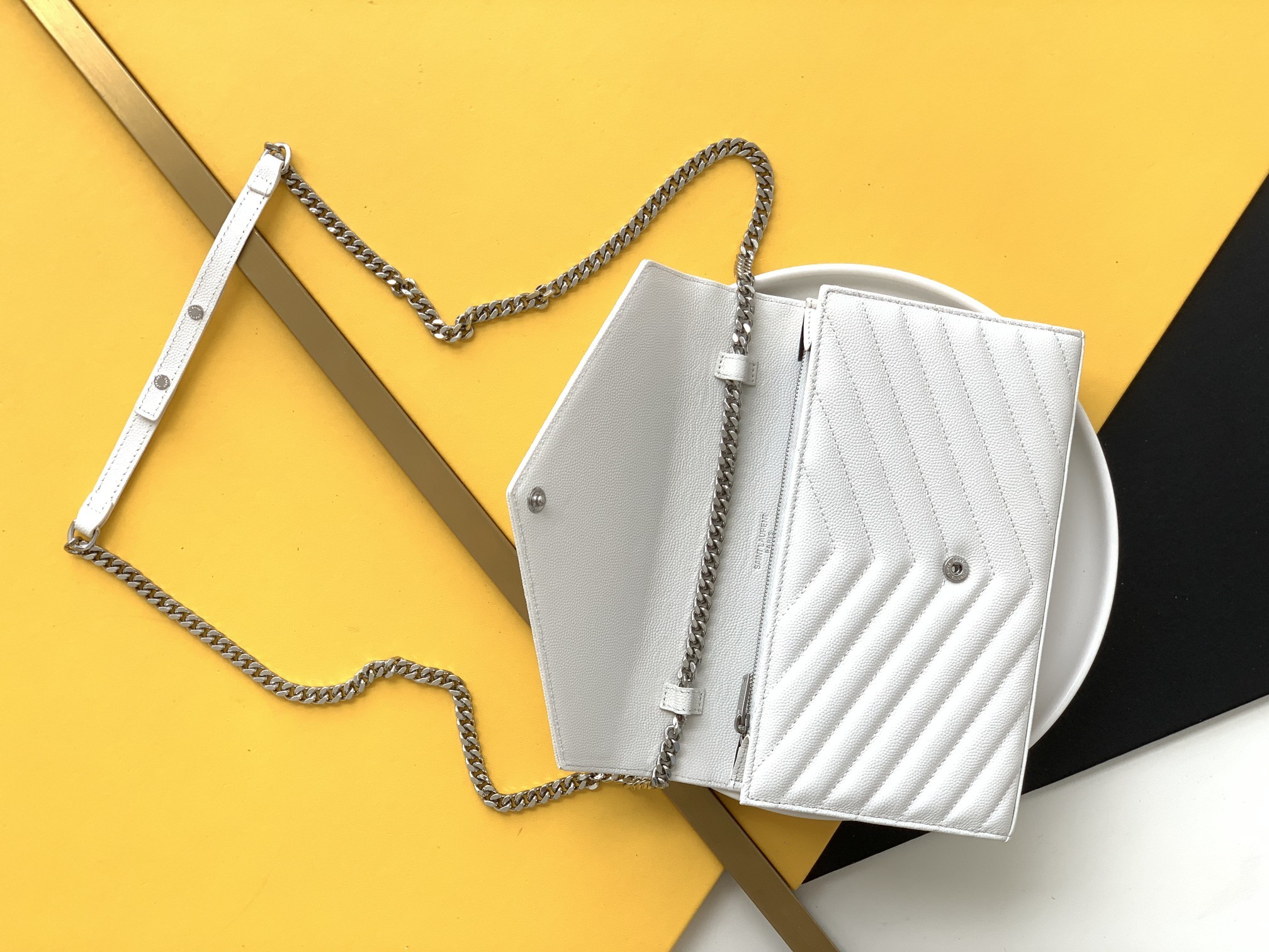 세인트로랑 YSL 로고 모노그램 체인 숄더백 화이트 (은장)