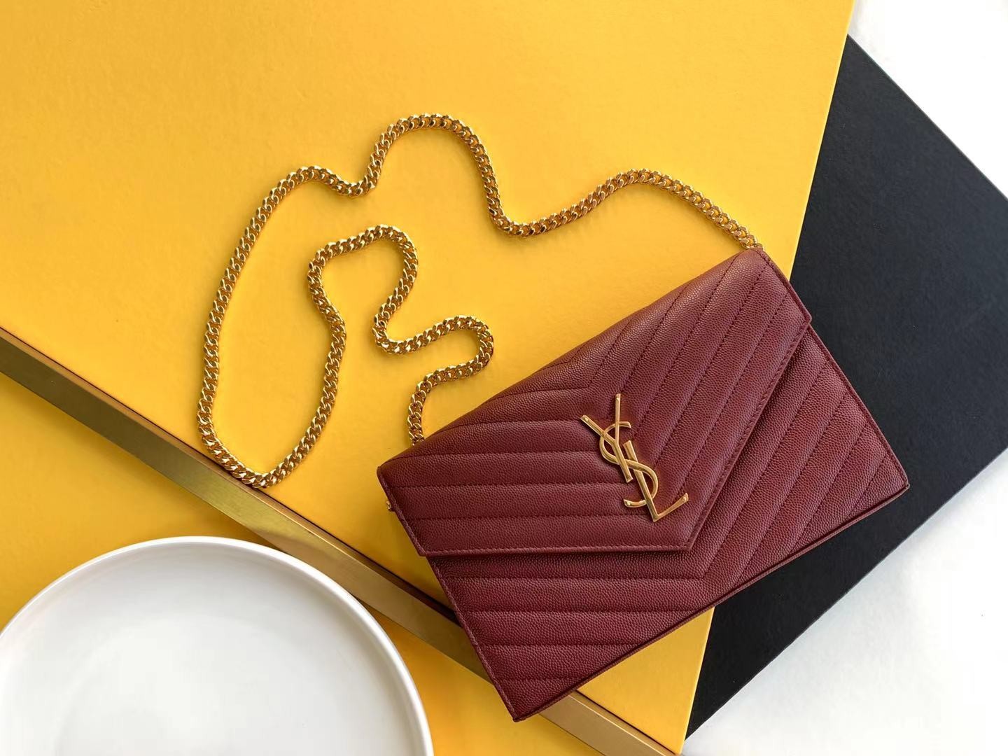 세인트로랑 YSL 로고 모노그램 체인 숄더백 와인 (금장)