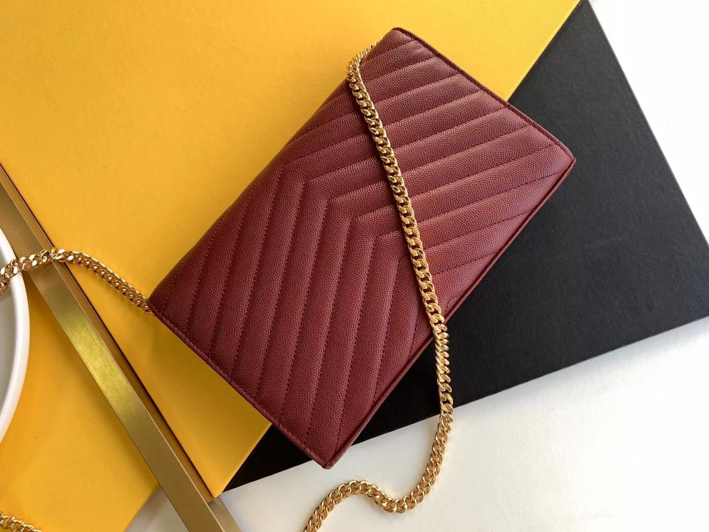 세인트로랑 YSL 로고 모노그램 체인 숄더백 와인 (금장)