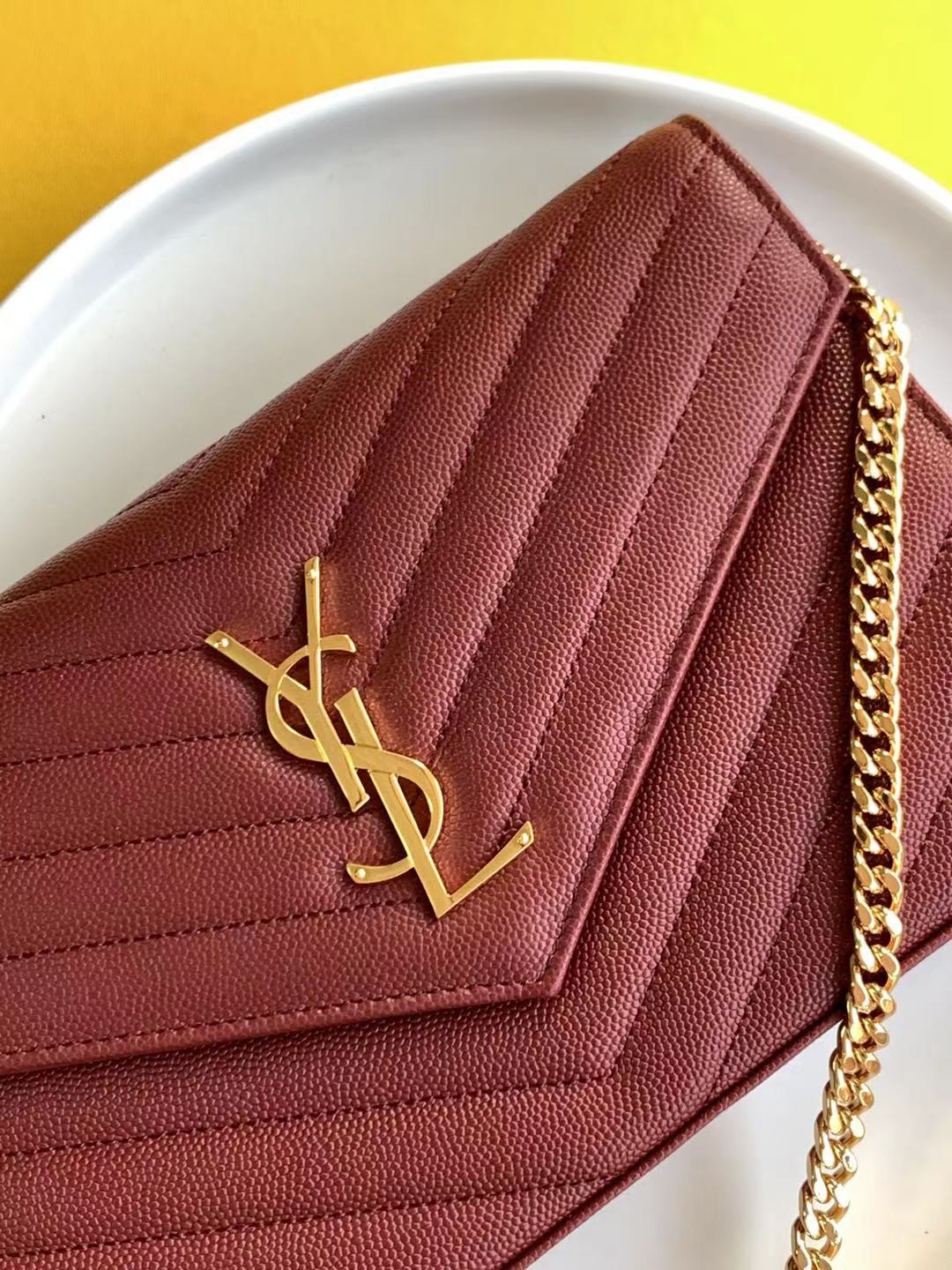 세인트로랑 YSL 로고 모노그램 체인 숄더백 와인 (금장)