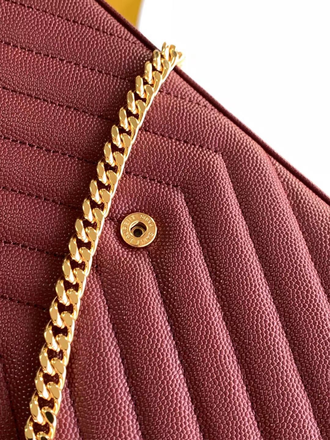 세인트로랑 YSL 로고 모노그램 체인 숄더백 와인 (금장)