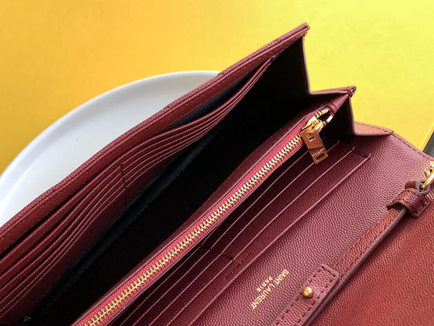 세인트로랑 YSL 로고 모노그램 체인 숄더백 와인 (금장)