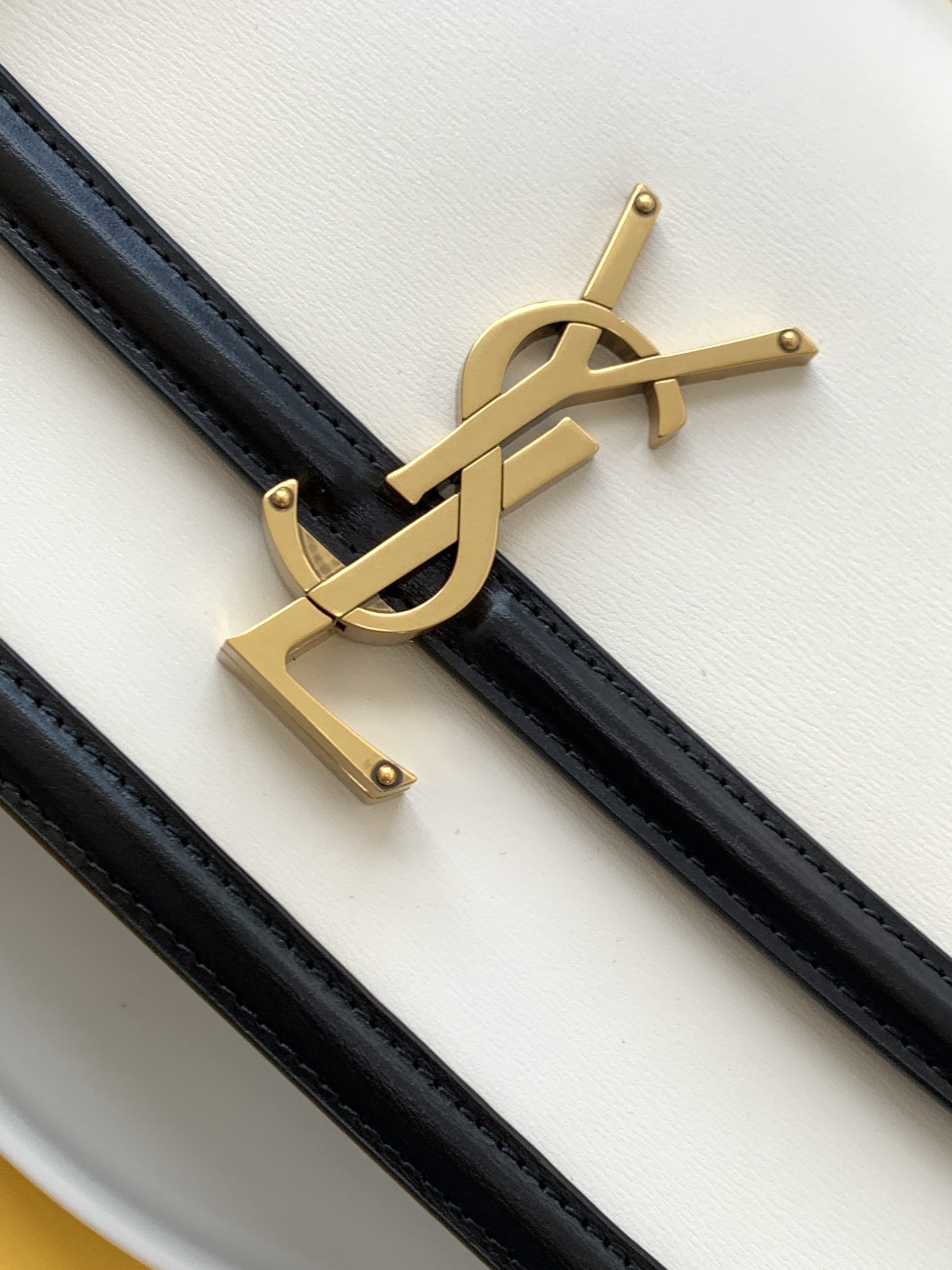 세인트로랑 YSL 솔페리노 미듐 레더 숄더백