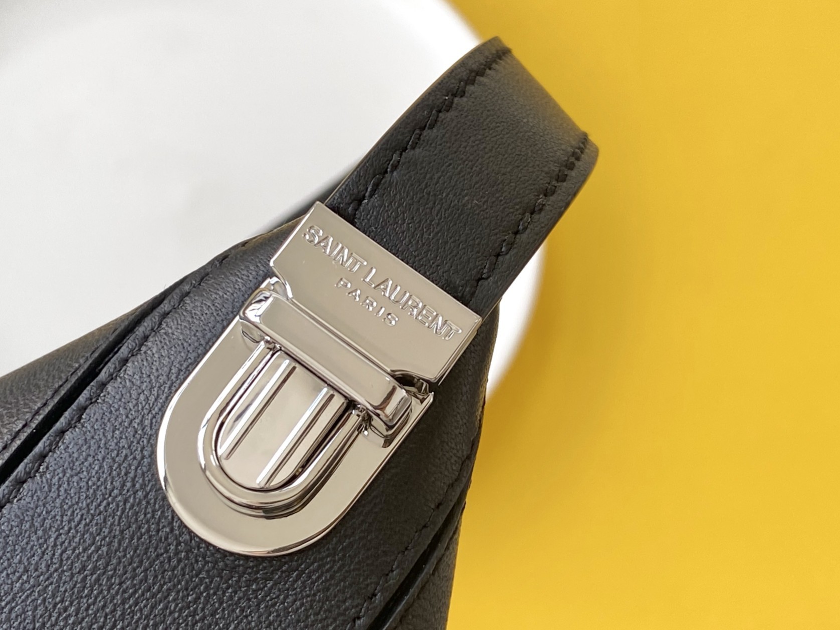 세인트로랑 라피아 슬링백 (블랙)