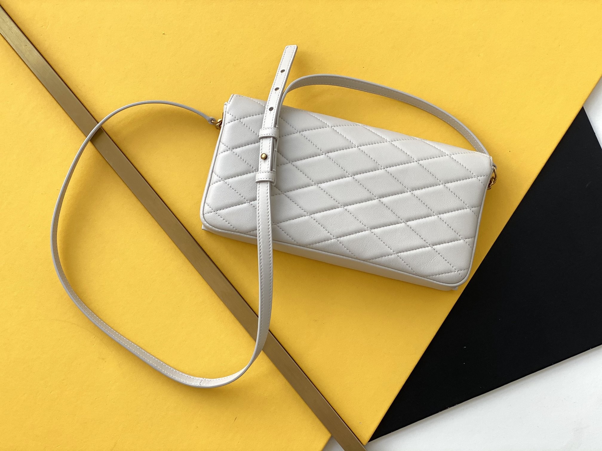 세인트로랑 케이트 99 퀼팅 숄더백 (화이트)