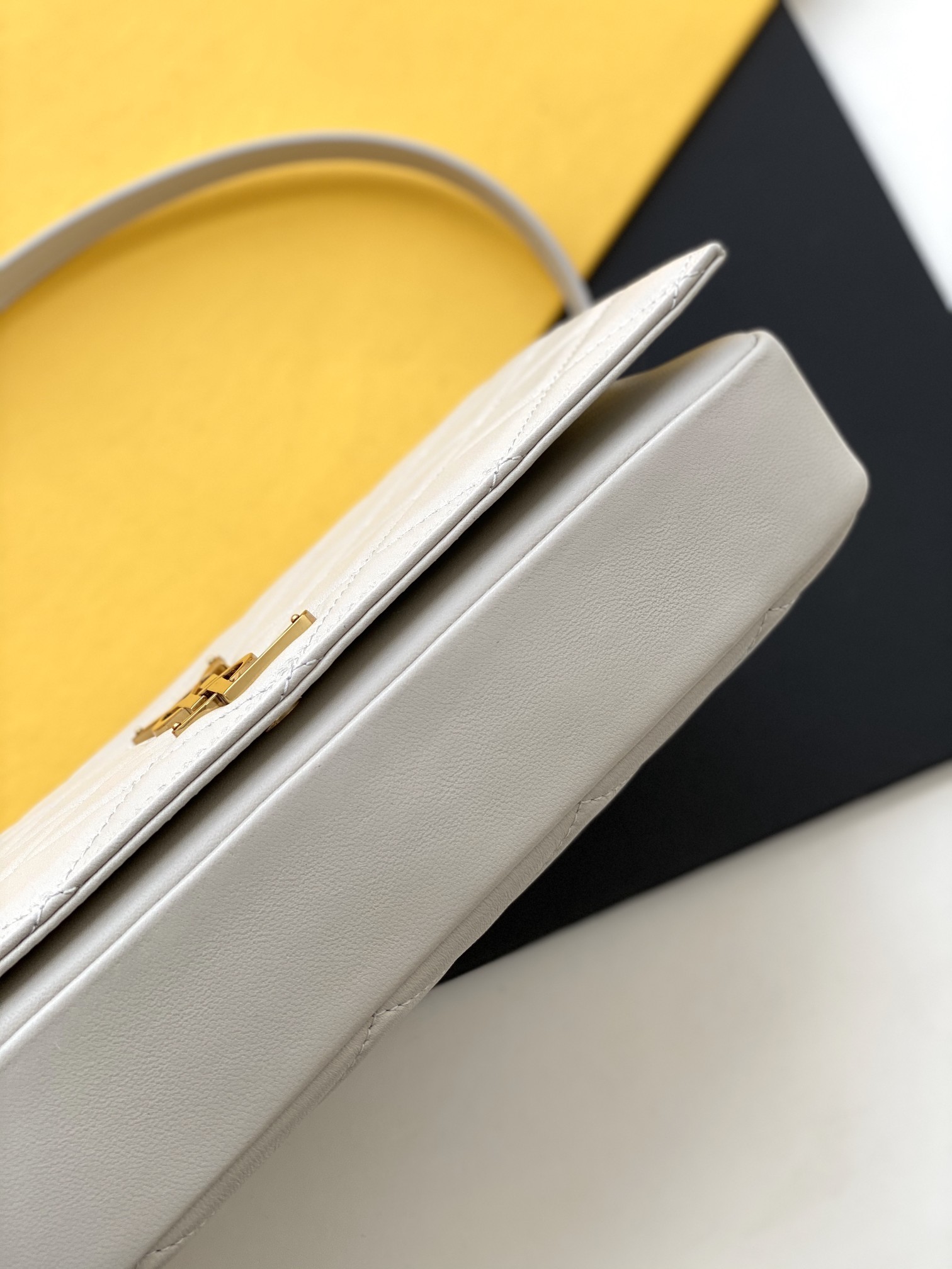 세인트로랑 케이트 99 퀼팅 숄더백 (화이트)