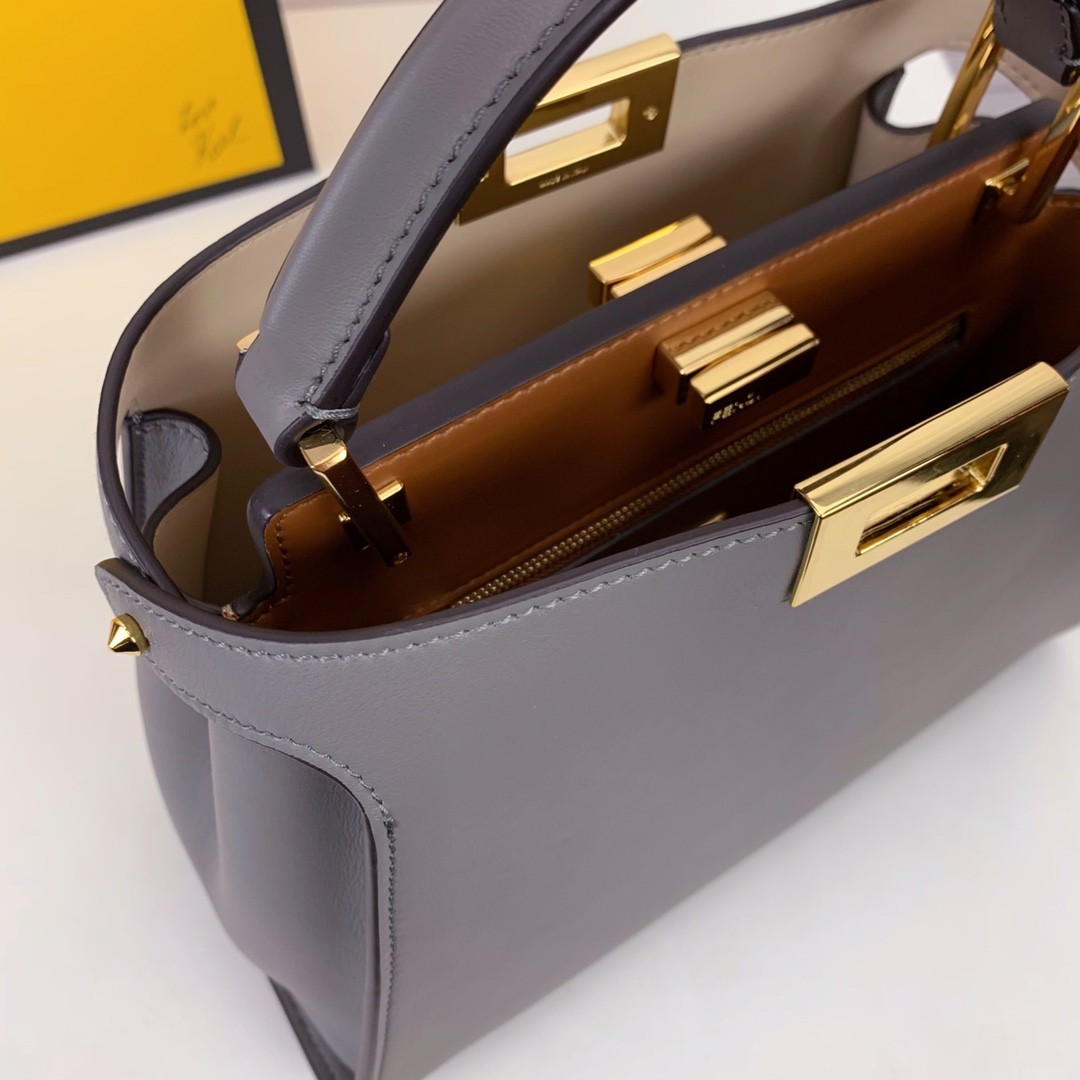 펜디 피카부 에센셜