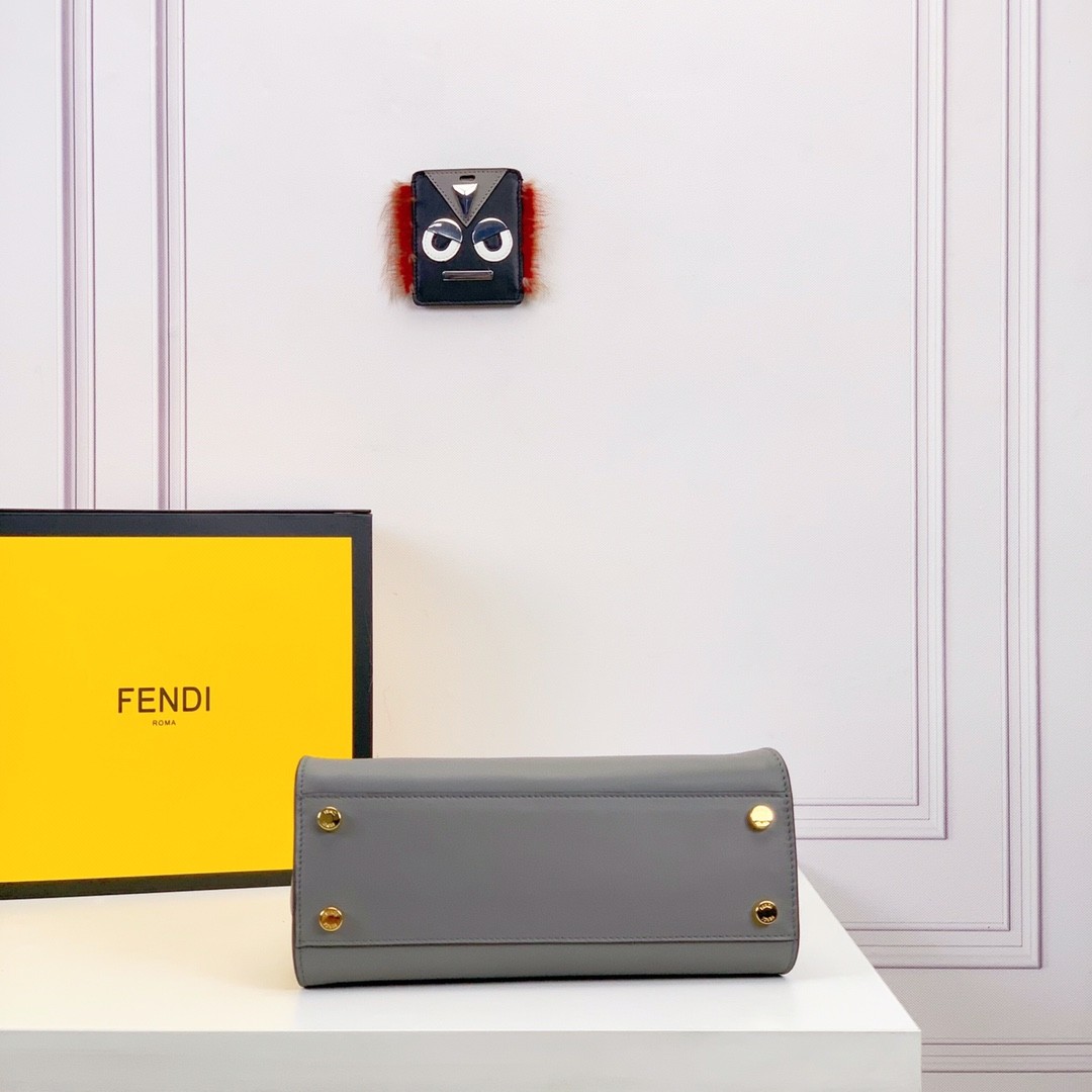 펜디 피카부 에센셜