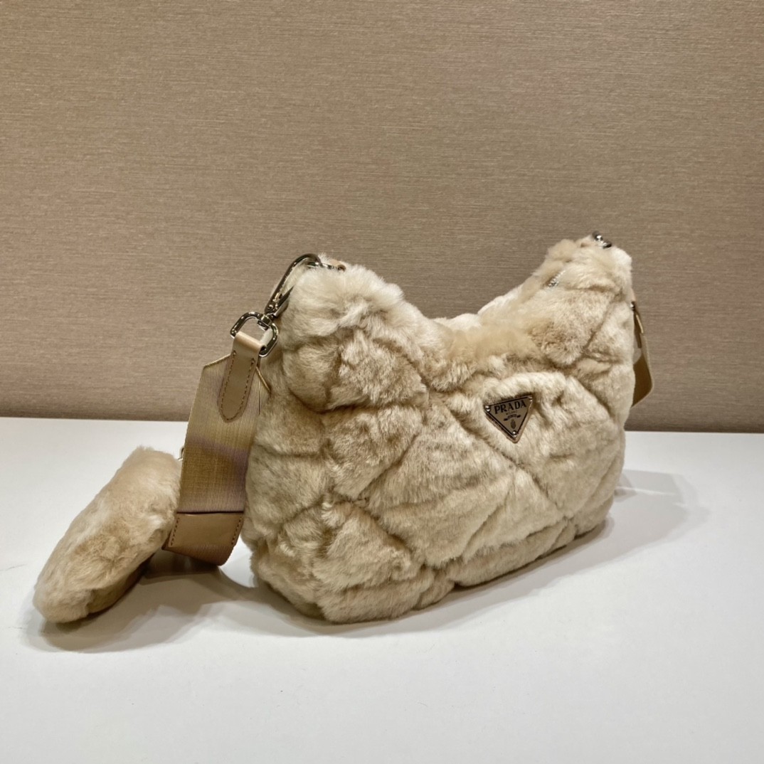 프라다 리나일론 패딩 호보백