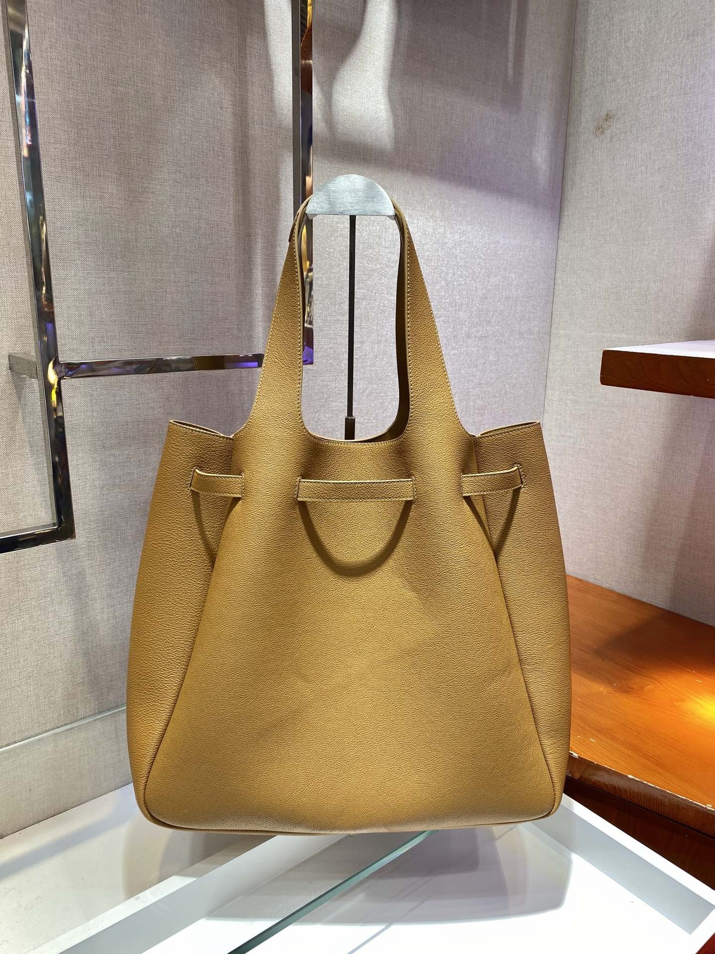 프라다 다이노 가죽 토트백