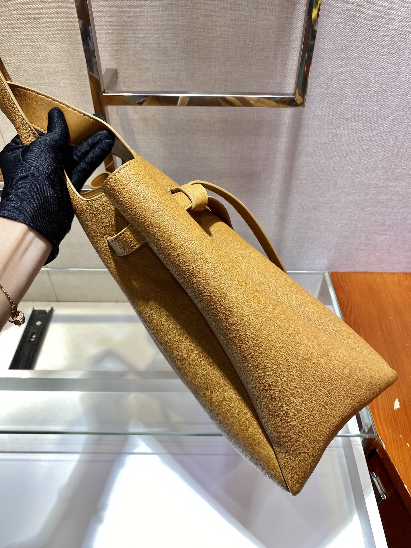 프라다 다이노 가죽 토트백