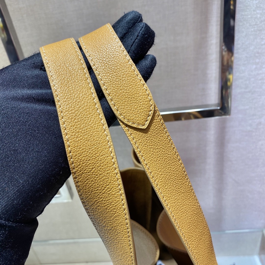 프라다 다이노 가죽 토트백