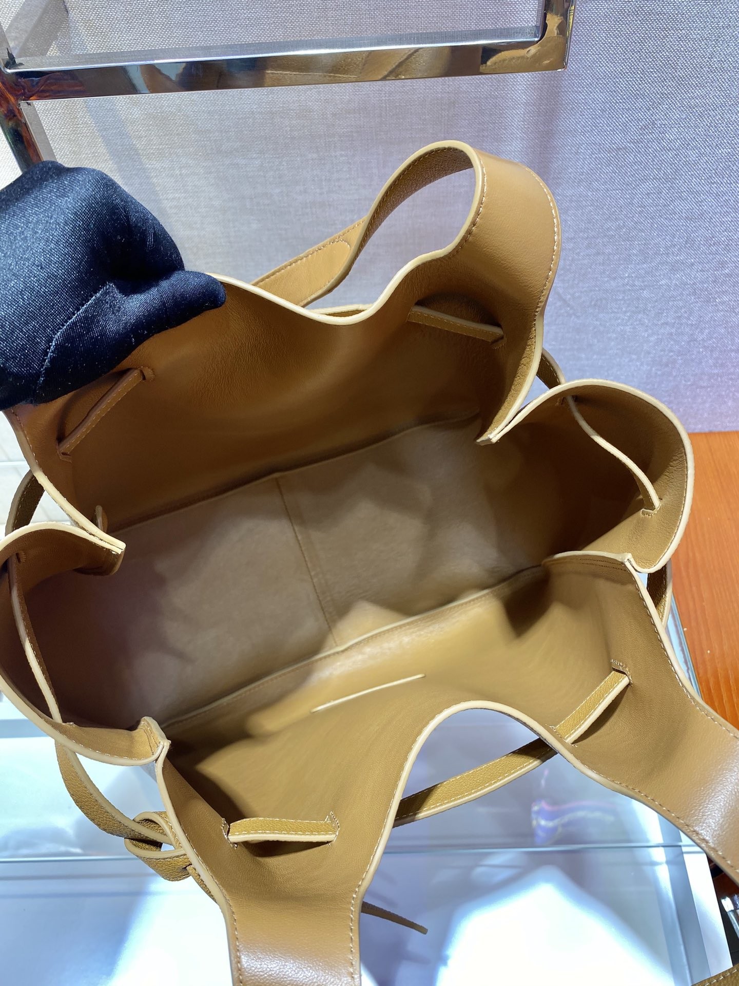 프라다 다이노 가죽 토트백