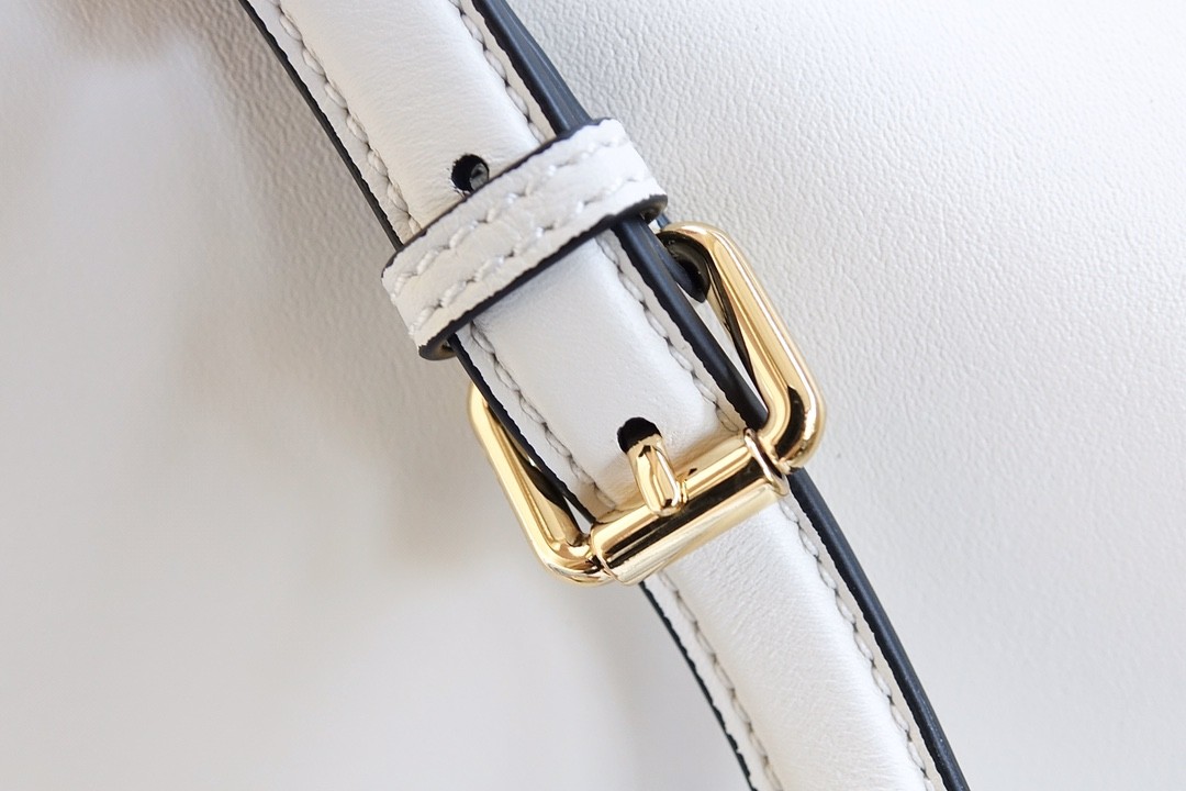 펜디 FENDI 아이코닉 피카부 아이씨유 토트백