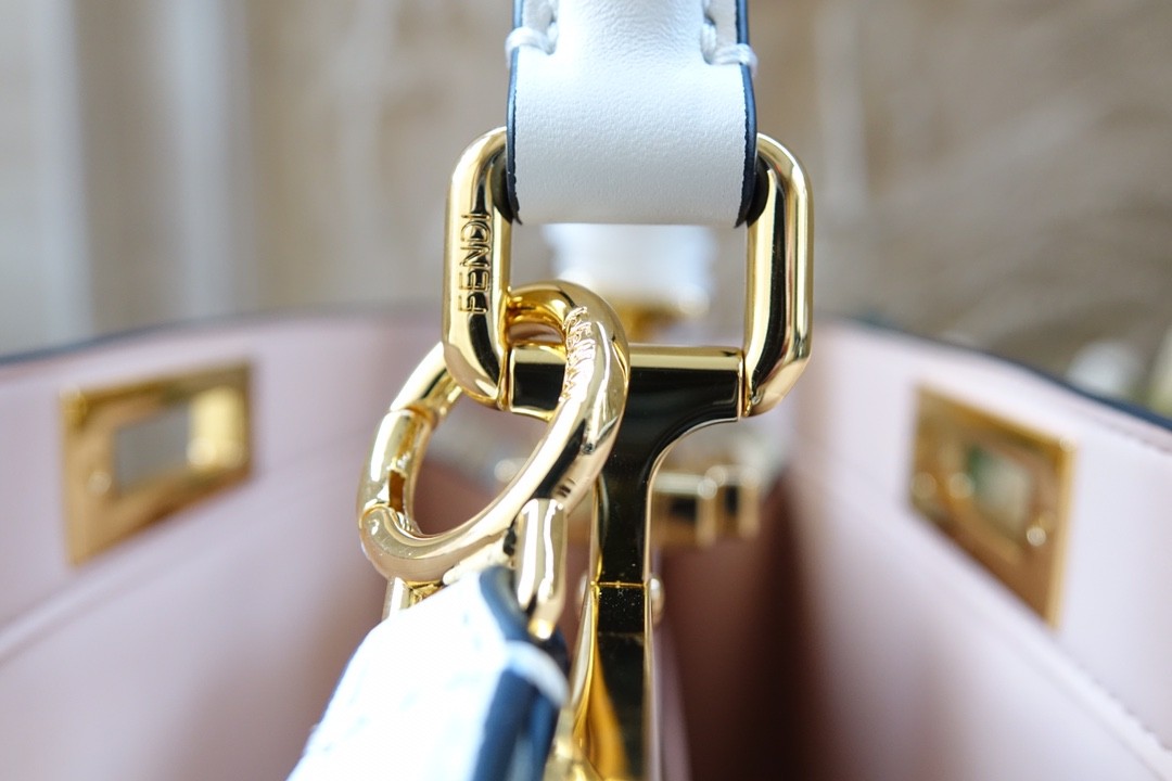 펜디 FENDI 아이코닉 피카부 아이씨유 토트백