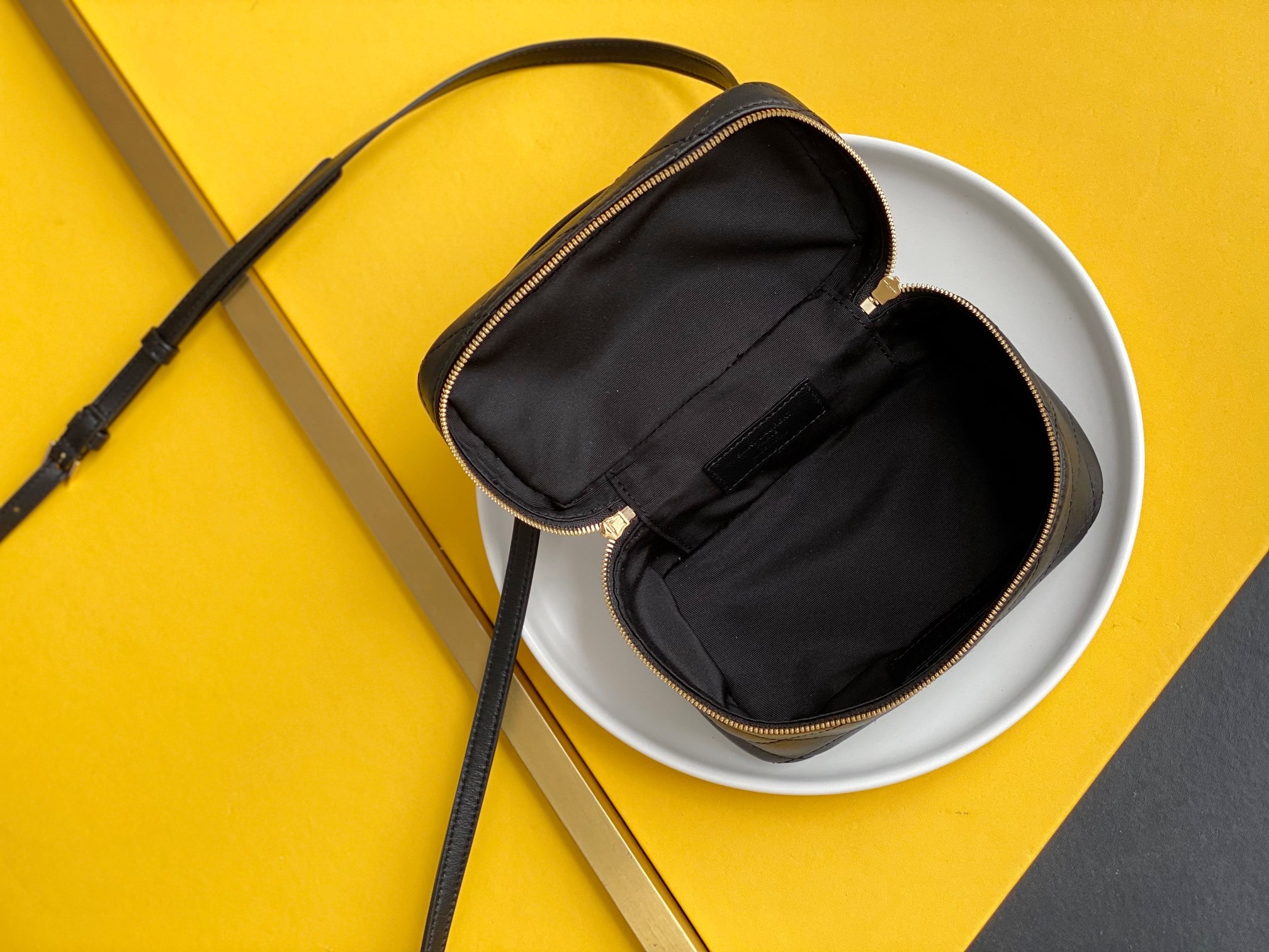 세인트로랑 퀼팅 베니티 미니백