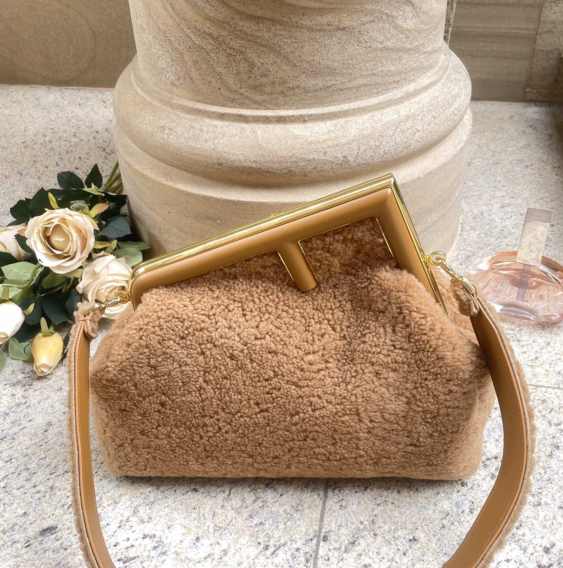 펜디 퍼스트 미디움 숄더백