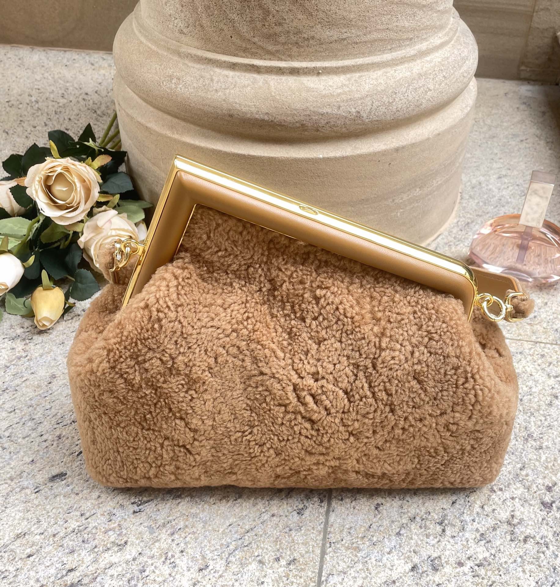 펜디 퍼스트 미디움 숄더백