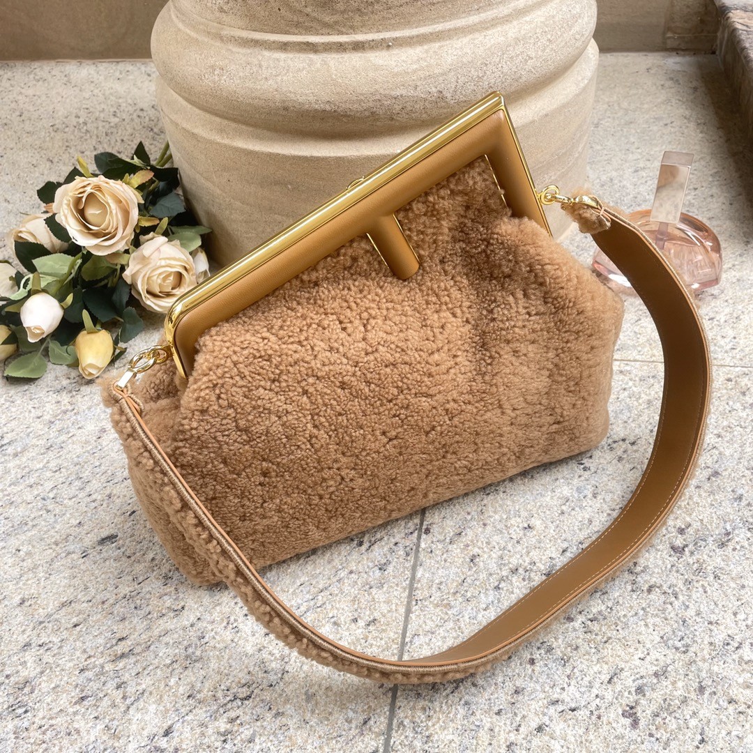 펜디 퍼스트 미디움 숄더백