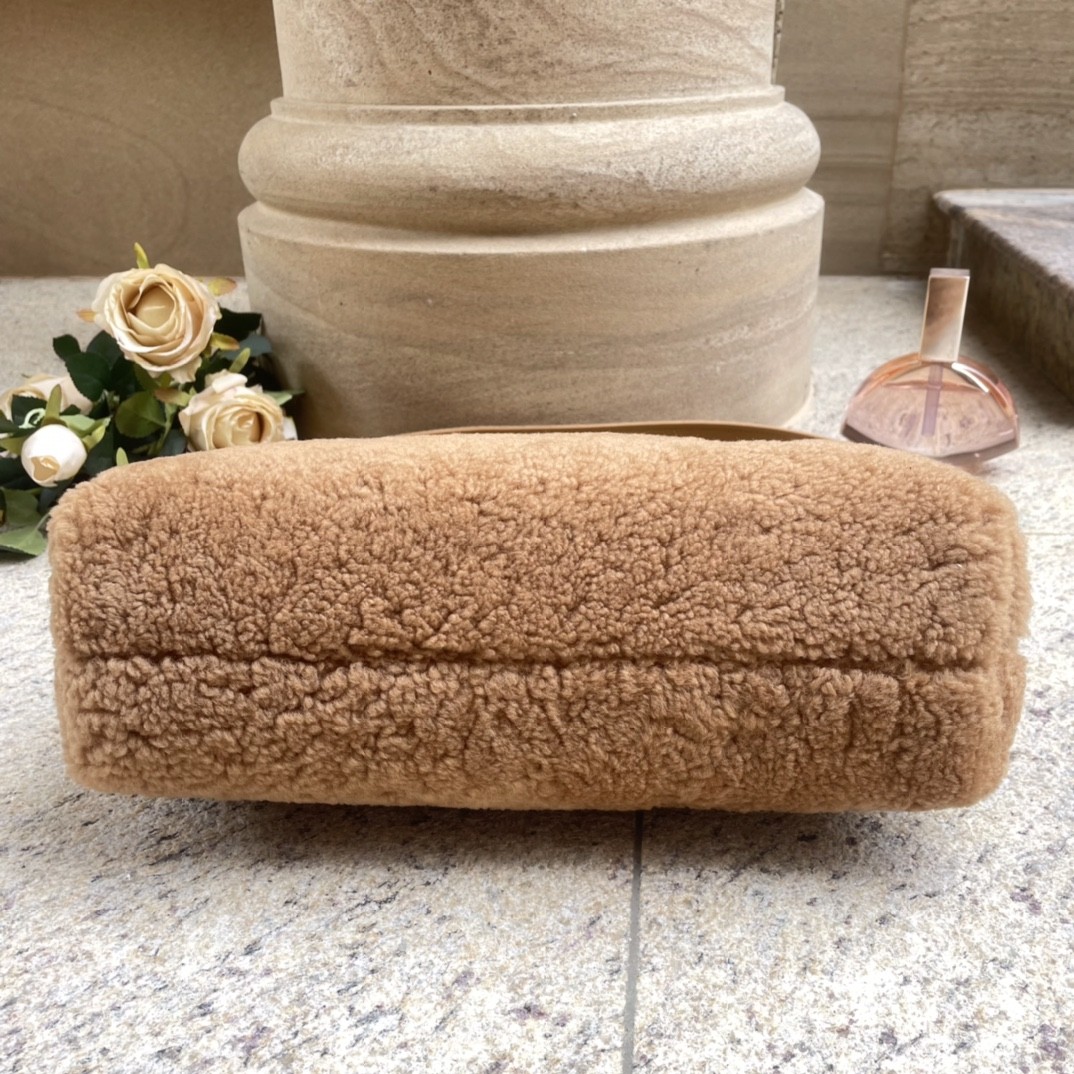 펜디 퍼스트 미디움 숄더백