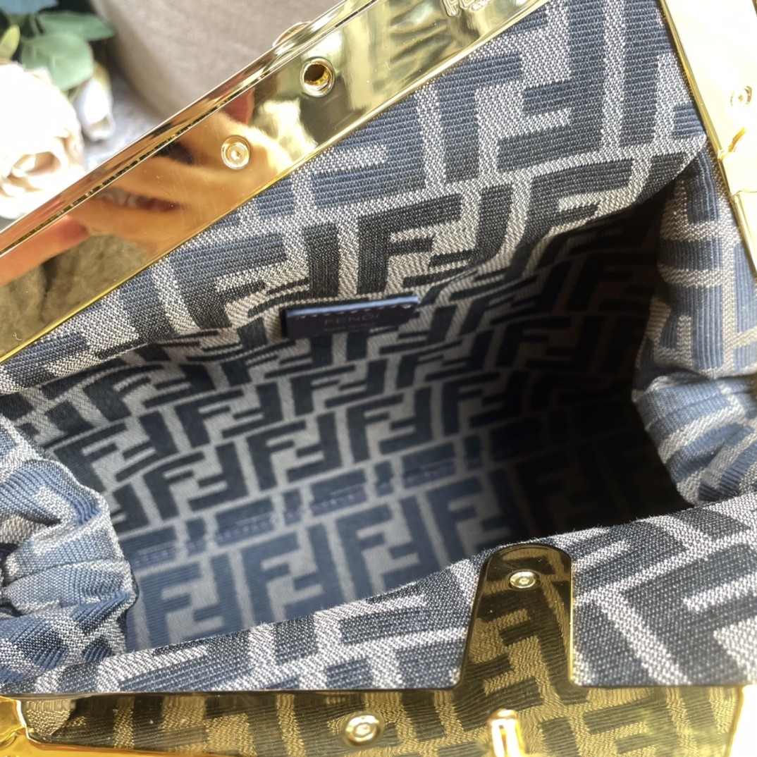 펜디 퍼스트 미디움 숄더백