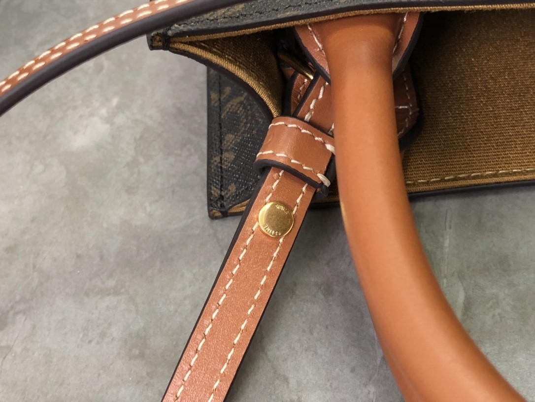 [CELINE-셀린느] 미니 버티컬 카바스 - CELINE 프린트 트리옹프 캔버스 & 카프스킨  [백경]