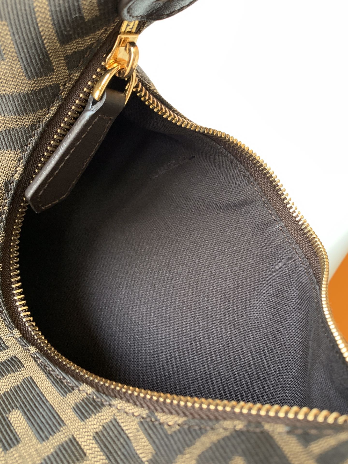 펜디 FENDI graphy 그라피 스몰 호보 백