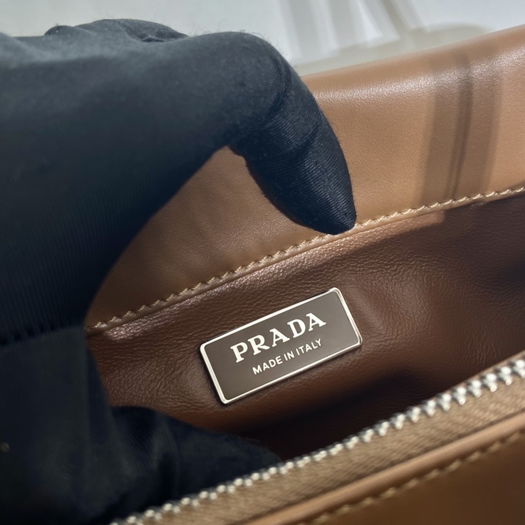 프라다 PRADA 스몰 가죽 숄더 백