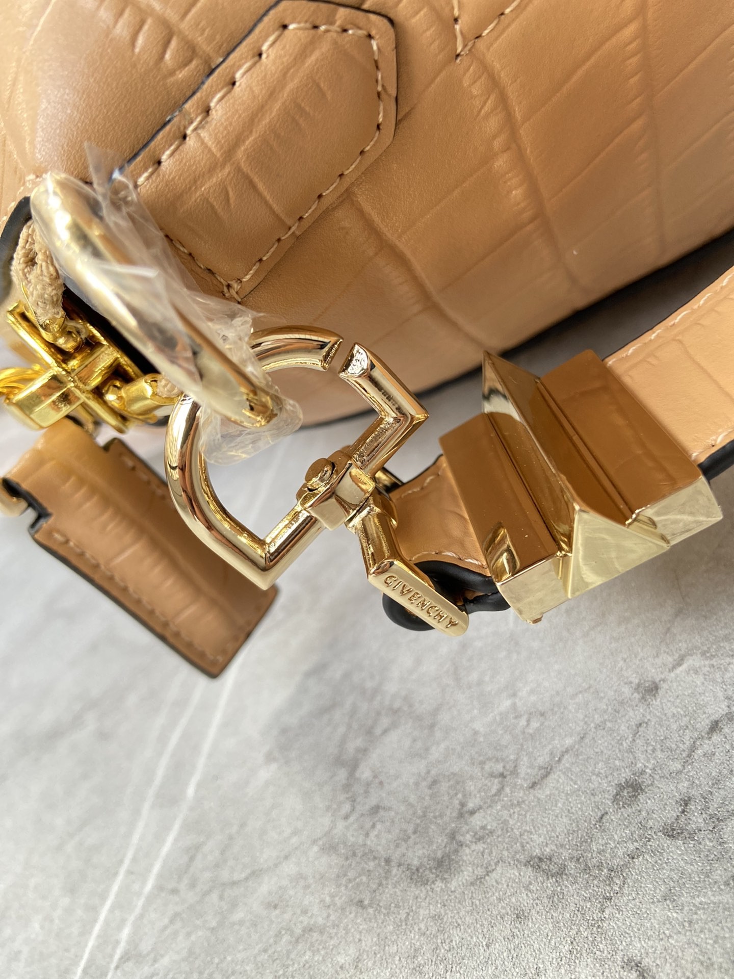 지방시 GIVENCHY Antigona tote 안티고나 토트 백