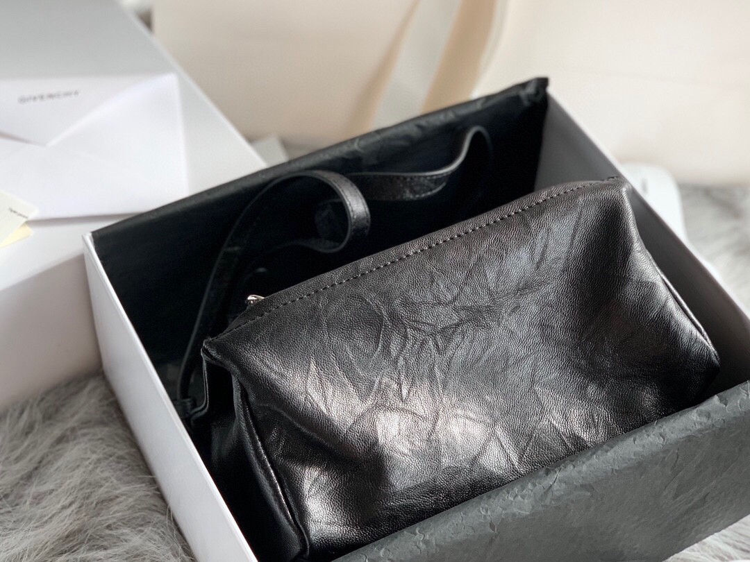 지방시 GIVENCHY 판도라 토트 백