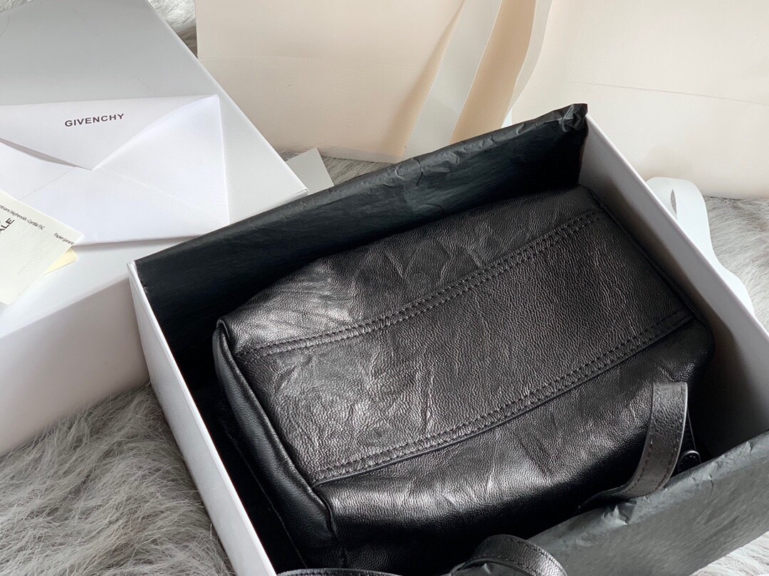 지방시 GIVENCHY 판도라 토트 백