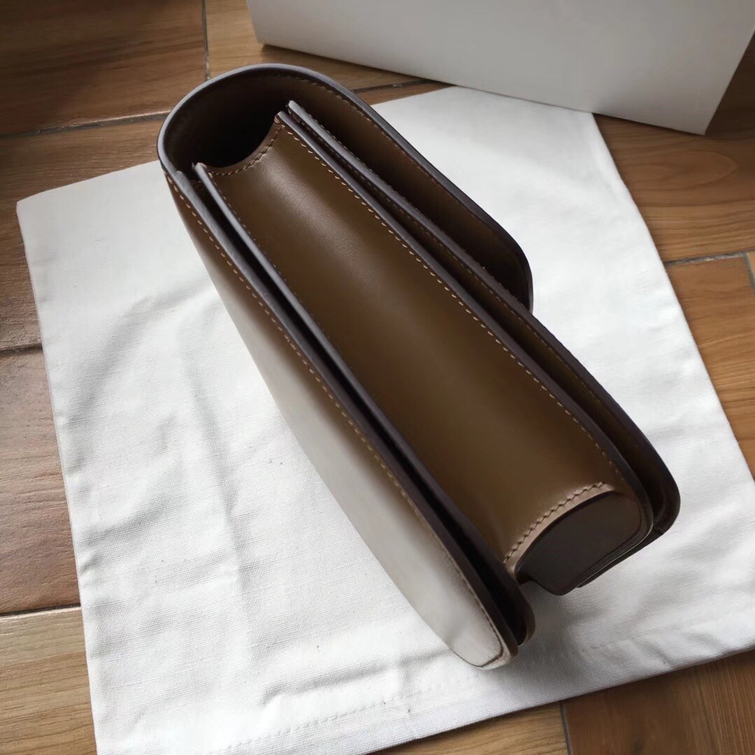 [CELINE-셀린느]  셀린느 박스 카프스킨 틴 클래식백 카멜