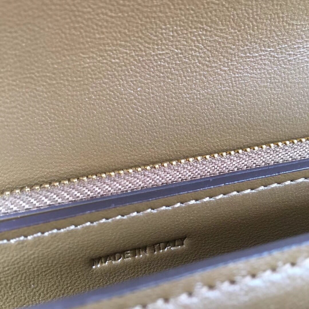 [CELINE-셀린느]  셀린느 박스 카프스킨 틴 클래식백 카멜