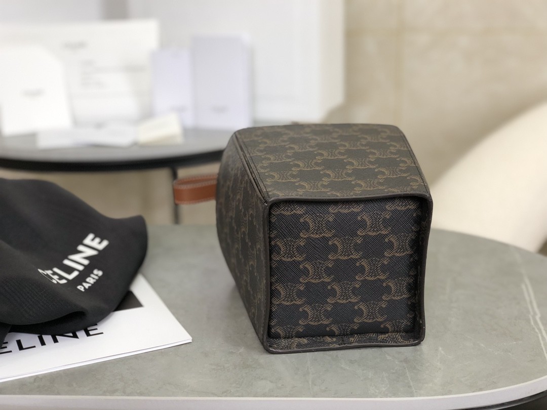 [CELINE-셀린느] 셀린느 트리옹프 캔버스 & 카프스킨 스트랩 박스 탄 [백경]