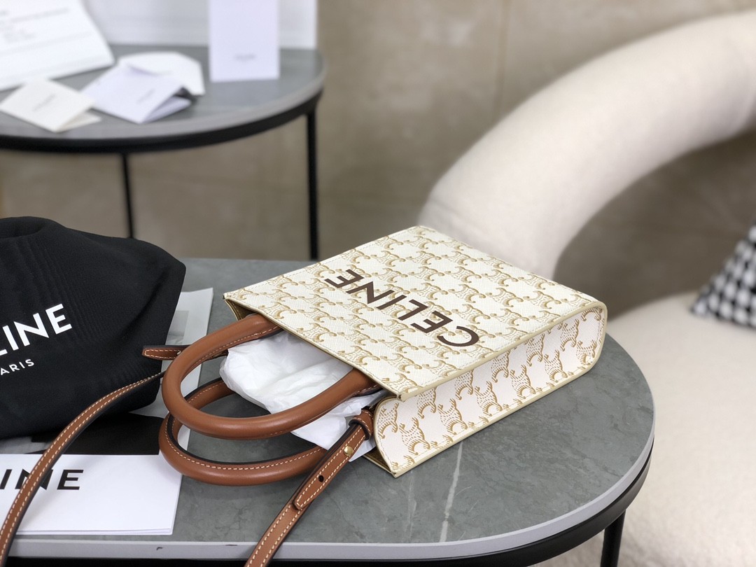 [CELINE-셀린느] 미니 버티컬 카바스 - CELINE 프린트 트리옹프 캔버스 & 카프스킨 화이트[백경]