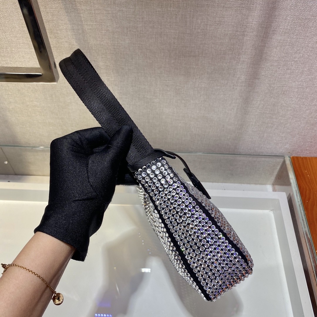 프라다 리에디션 테수토 크리스탈 호보백